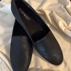 Vionic Women's Elegant Black Flats